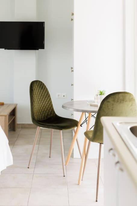 Adorable Sunny Studio With Private Balcony I Atina Dış mekan fotoğraf
